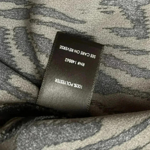 Torrid Women's Harper Georgette Pull Over 3/4 Sleeve Blouse - Full Button Size 4 - Picture 5 of 7